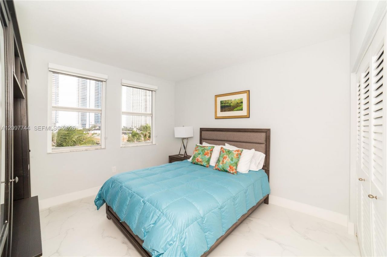 17145 N Bay Rd , Unit 4607, Sunny Isles Beach, FL 33160 Photo