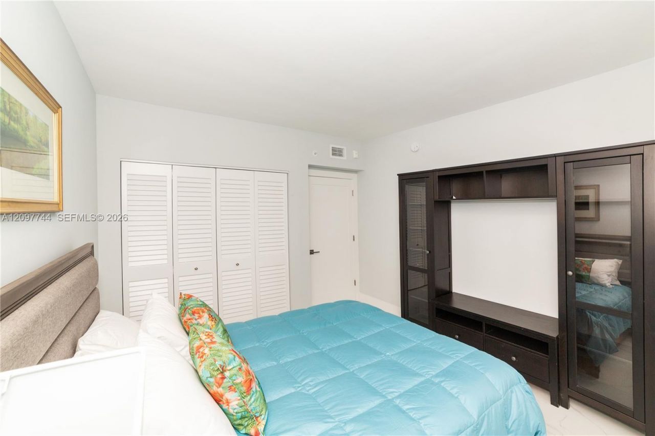 17145 N Bay Rd , Unit 4607, Sunny Isles Beach, FL 33160 Photo