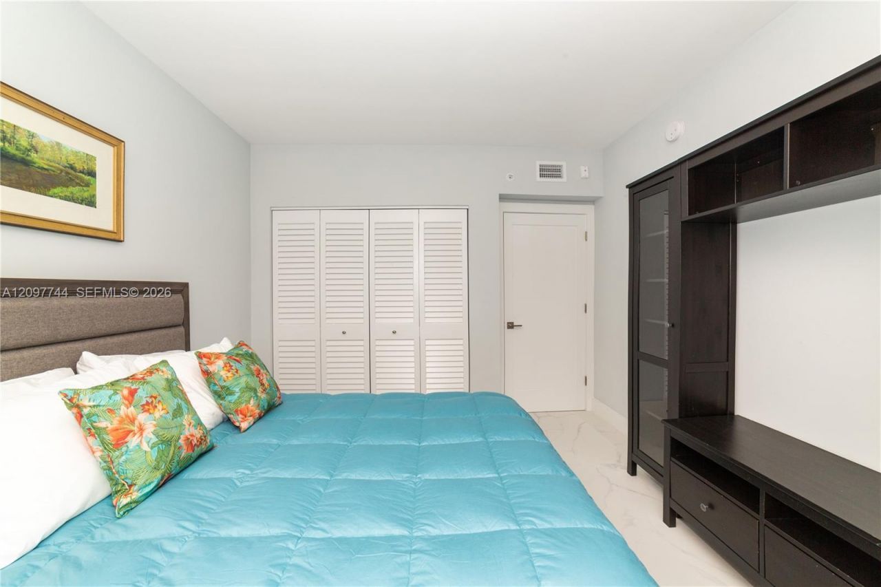 17145 N Bay Rd , Unit 4607, Sunny Isles Beach, FL 33160 Photo
