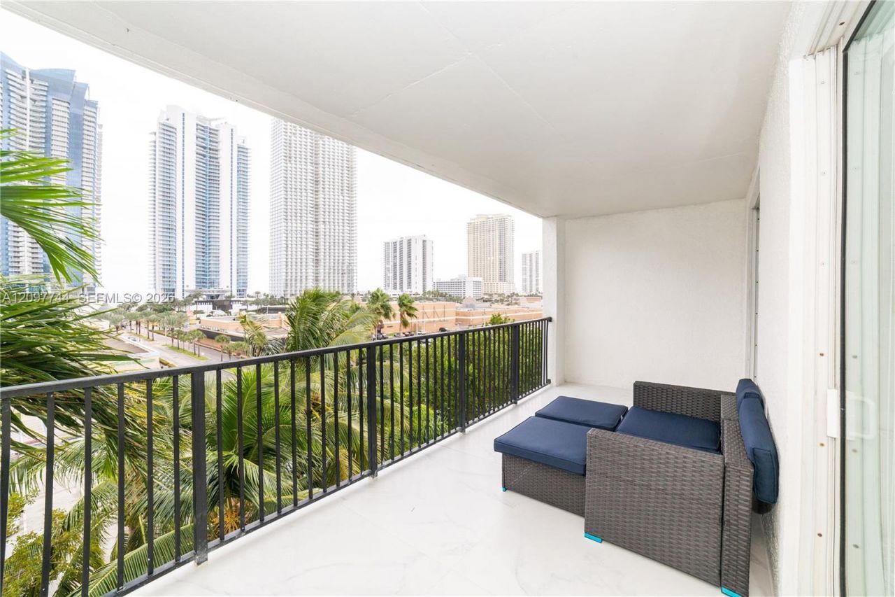 17145 N Bay Rd , Unit 4607, Sunny Isles Beach, FL 33160 Photo