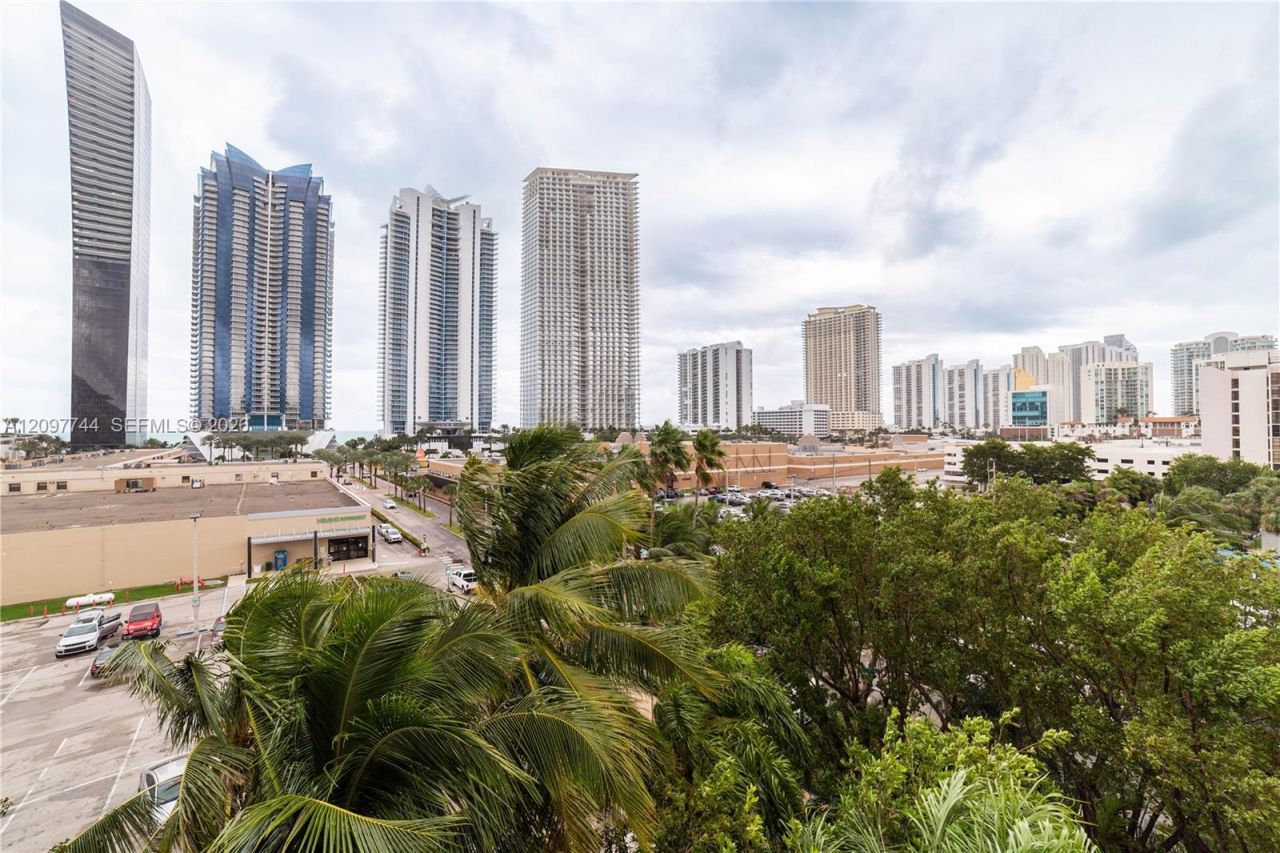 17145 N Bay Rd , Unit 4607, Sunny Isles Beach, FL 33160 Photo