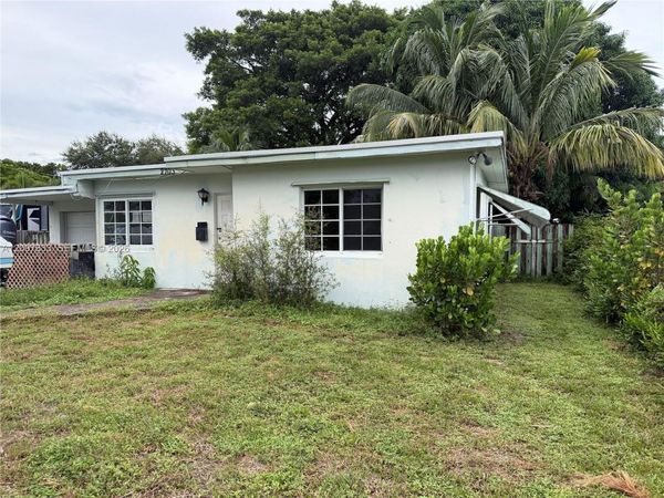 2703 Hayes St , Hollywood, FL 33020