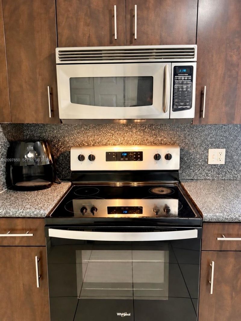 2475 NW 16th St Rd , Unit 513, Miami, FL 33125 Photo