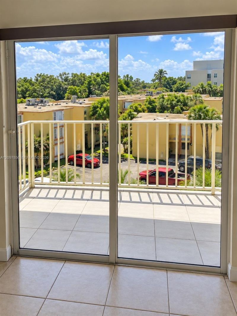 2475 NW 16th St Rd , Unit 513, Miami, FL 33125 Photo