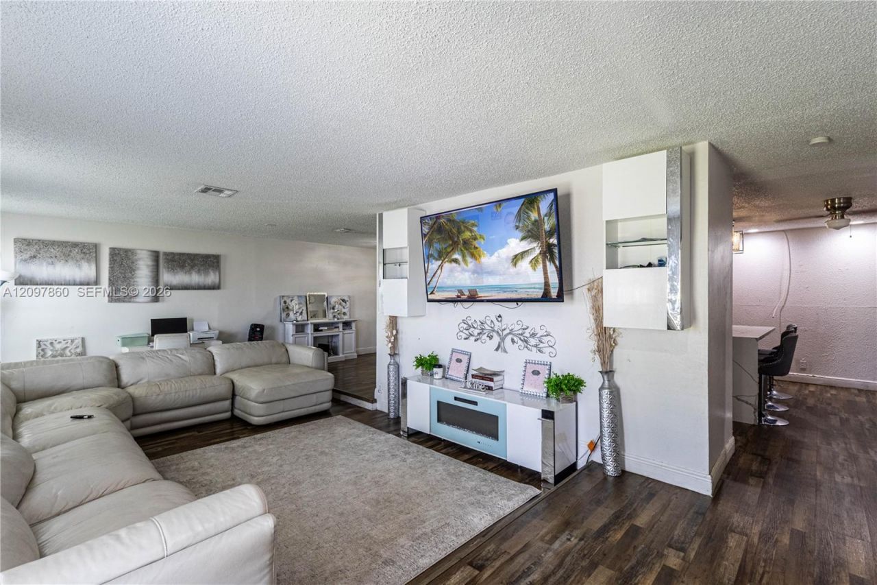 5600 NW 57th Way , Tamarac, FL 33319 Photo