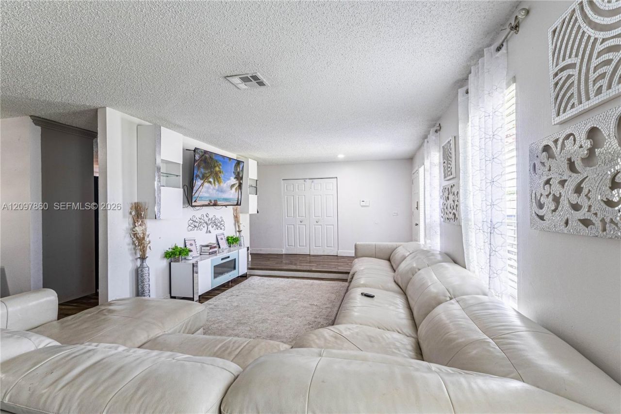5600 NW 57th Way , Tamarac, FL 33319 Photo