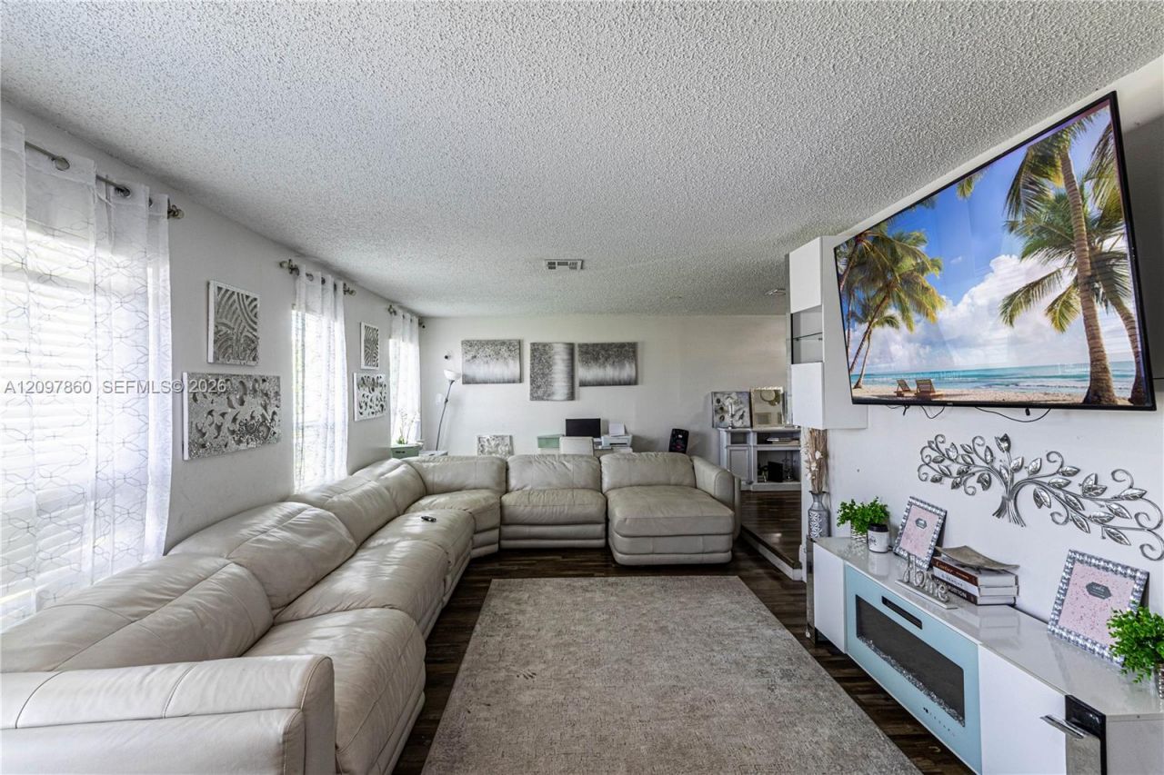 5600 NW 57th Way , Tamarac, FL 33319 Photo