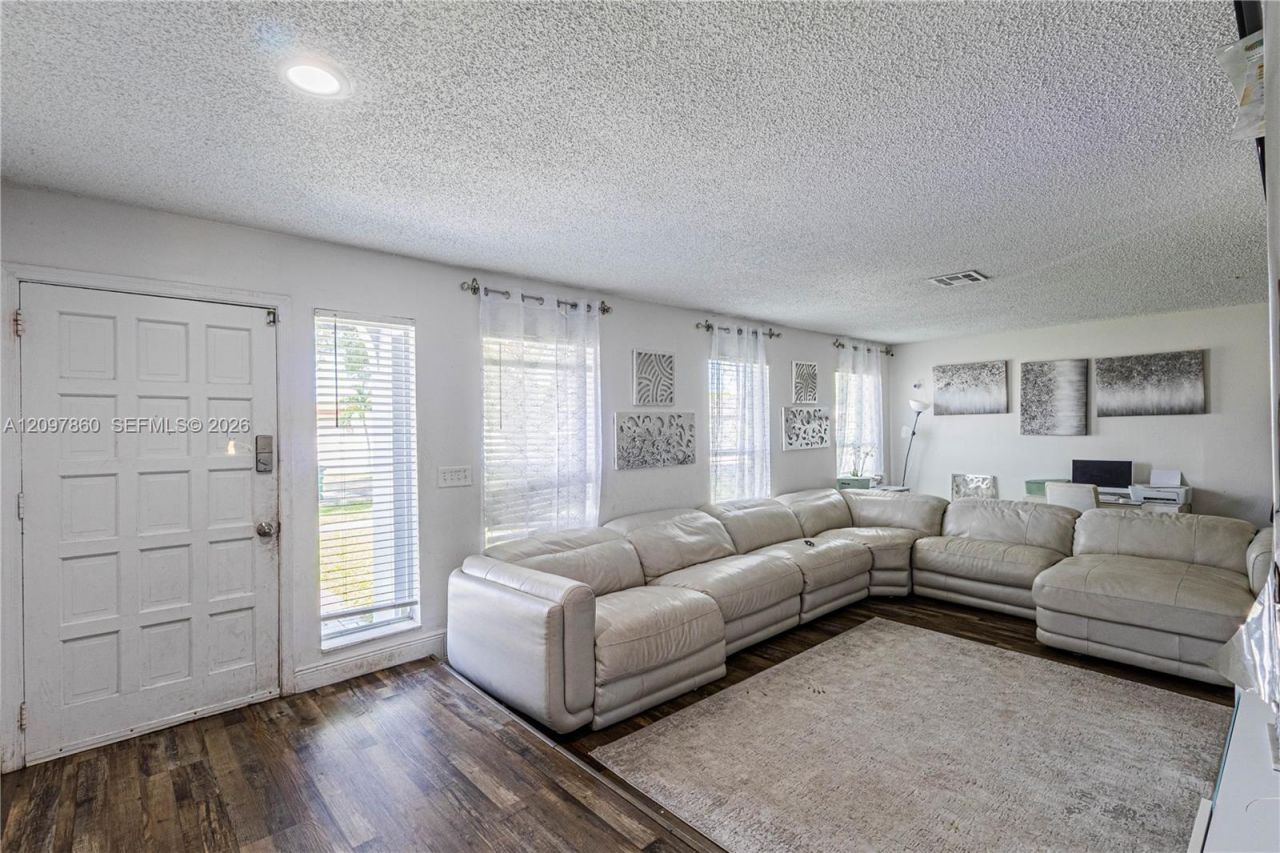 5600 NW 57th Way , Tamarac, FL 33319 Photo