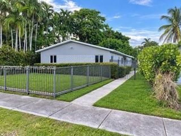 1283 NE 109th St , Miami, FL 33161