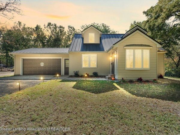 2001 W Stoll Road, DeWitt, MI 48820