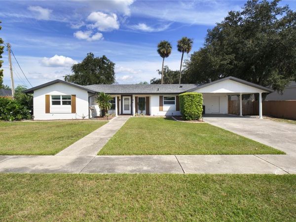 920 ORANGE AVENUE, TAVARES, FL 32778