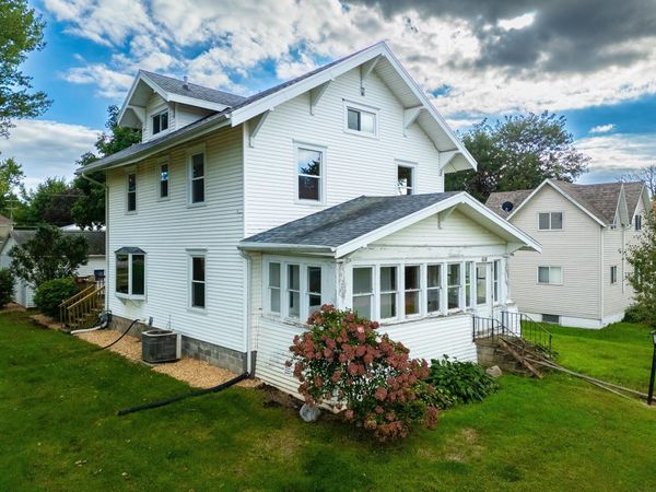 618 4Th Street, Gladbrook, IA 50635