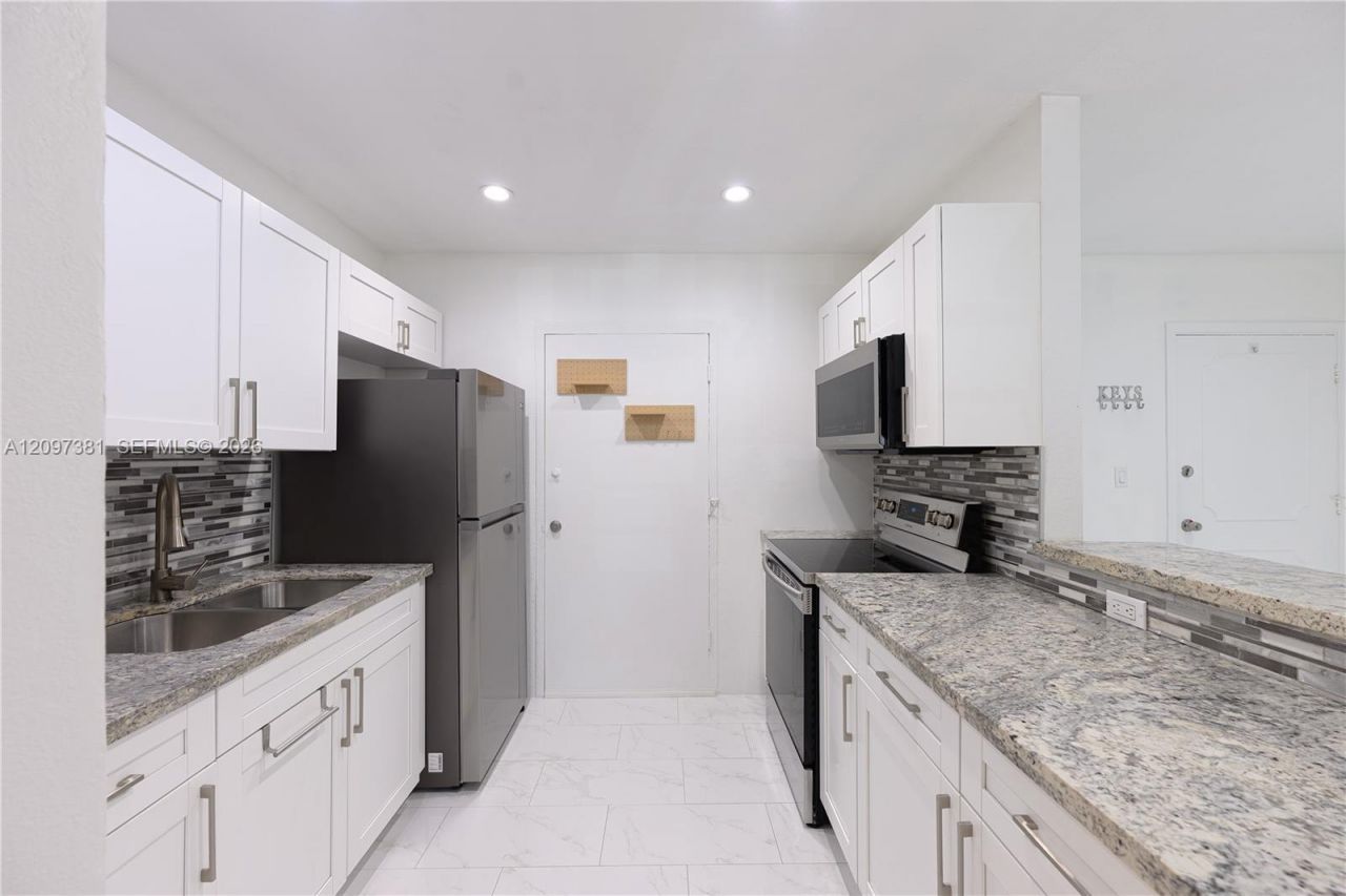 15888 SW 95th Ave , Unit 218, Miami, FL 33157 Photo