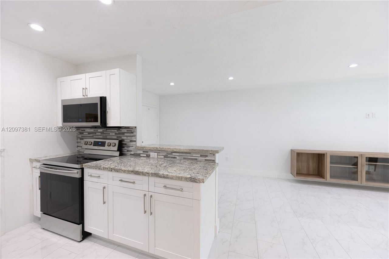 15888 SW 95th Ave , Unit 218, Miami, FL 33157 Photo