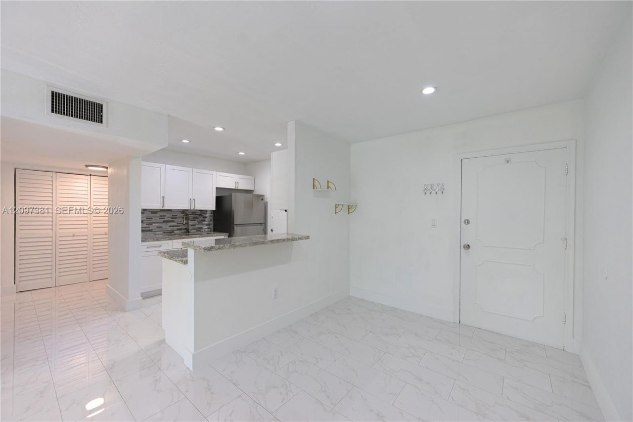 15888 SW 95th Ave , Unit 218, Miami, FL 33157 Photo