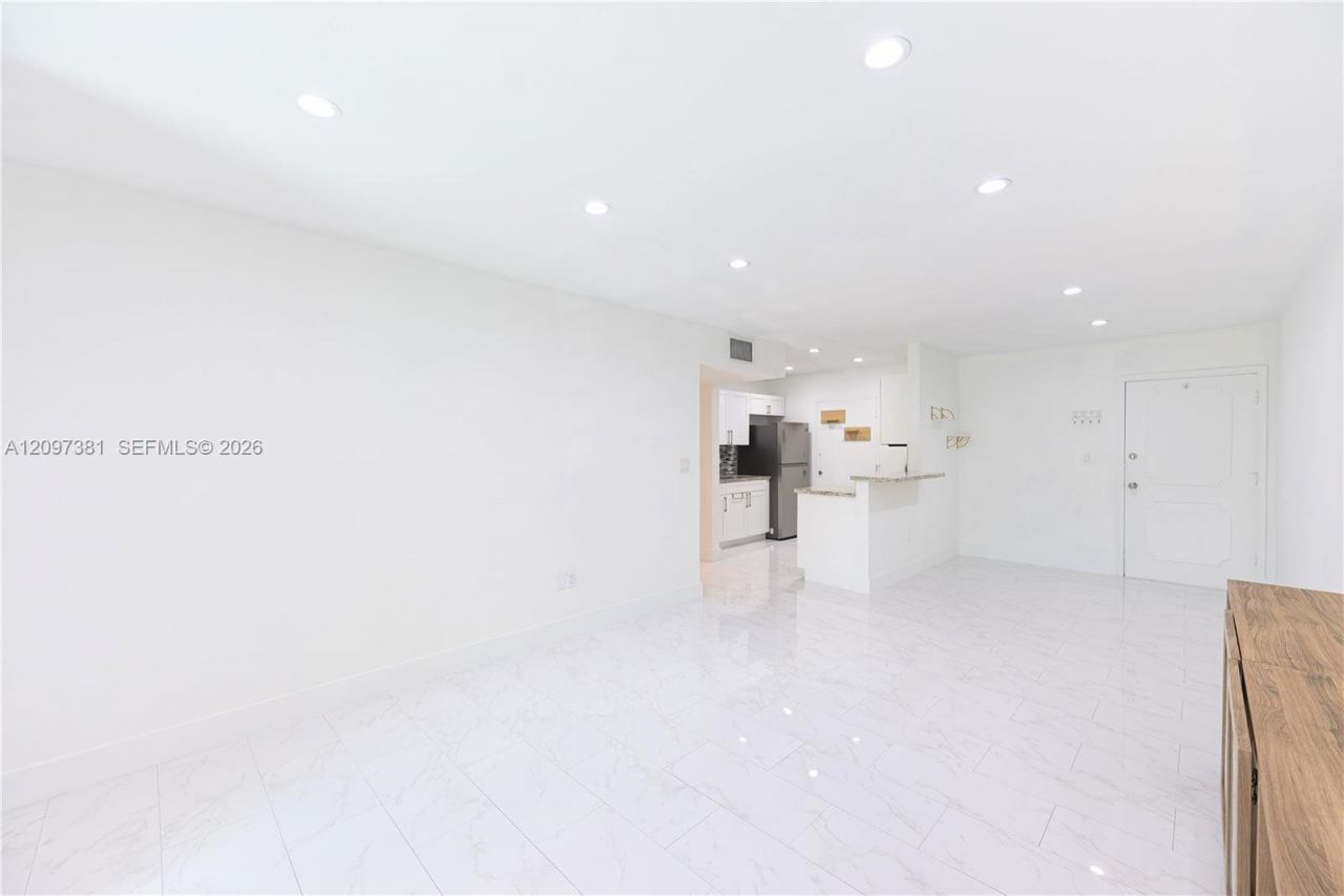 15888 SW 95th Ave , Unit 218, Miami, FL 33157 Photo