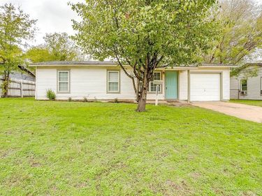 3537 Half Moon Drive, Fort Worth, TX 76111