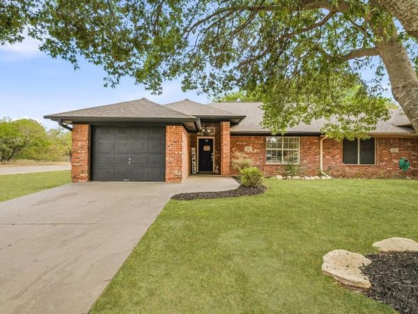 300 Wedgewood Drive, Stephenville, TX 76401
