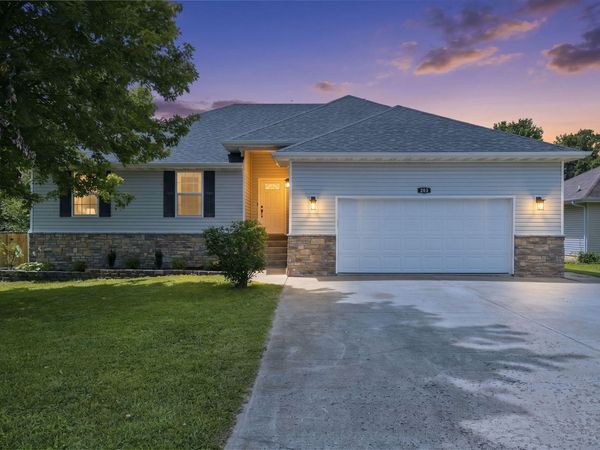 203 Penzance Street , Monett, MO 65708