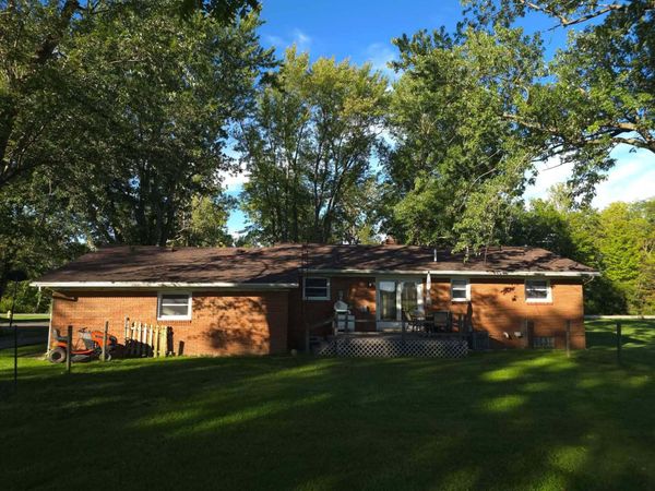 6261 Dixon RD, Monroe, MI 48161
