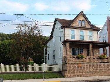 1009 E GRAND AVENUE, TOWER CITY, PA 17980