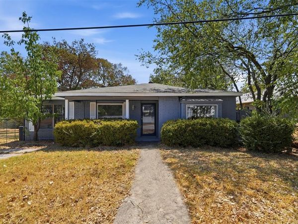 305 MILLER Street , Bowie, TX 76230