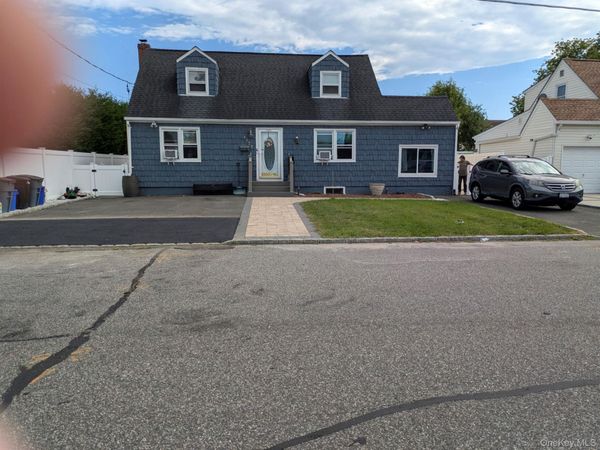 1233 12 Street , West Babylon, NY 11704