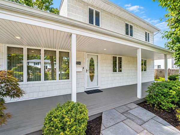 1524 N Monroe Avenue , West Islip, NY 11795