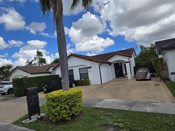 811 NW 133rd Ct , Miami, FL 33182