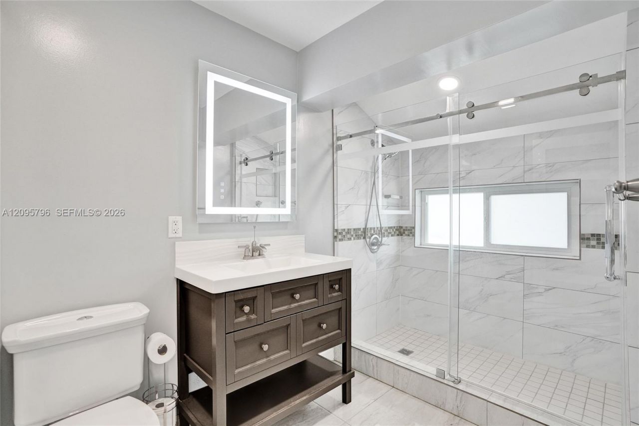 20102 NW 62nd Ave, Hialeah, FL 33015 Photo