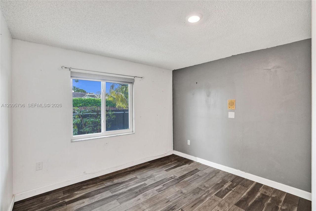 20102 NW 62nd Ave, Hialeah, FL 33015 Photo