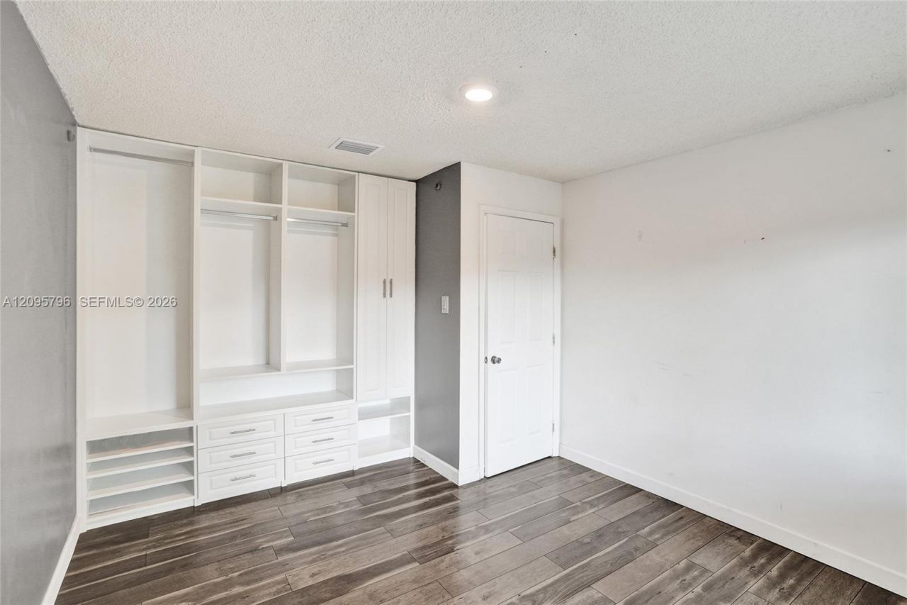 20102 NW 62nd Ave, Hialeah, FL 33015 Photo