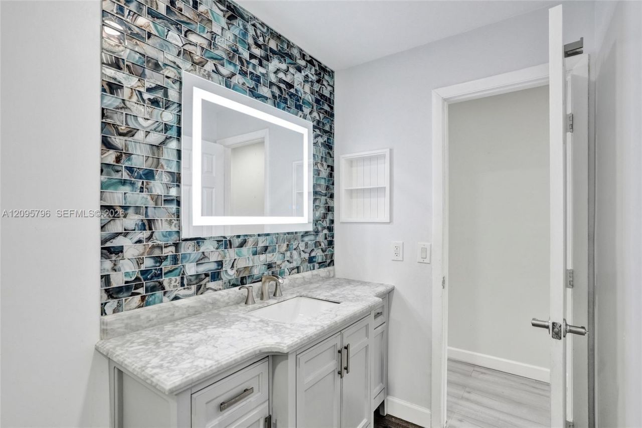 20102 NW 62nd Ave, Hialeah, FL 33015 Photo