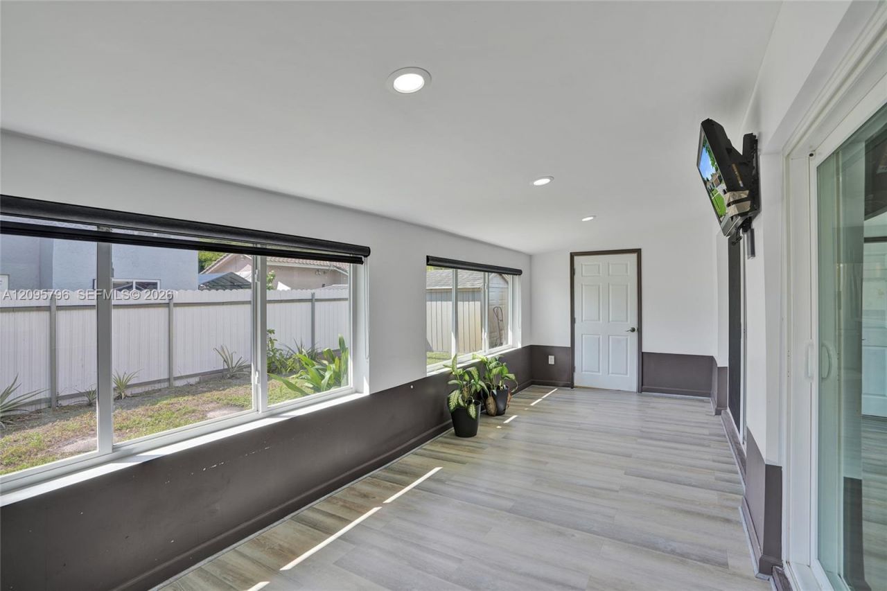 20102 NW 62nd Ave, Hialeah, FL 33015 Photo