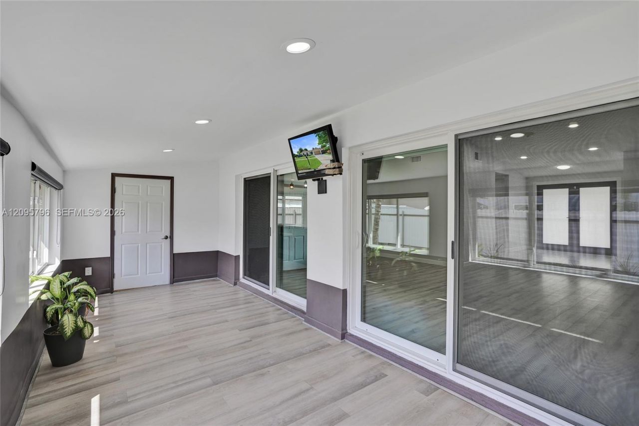 20102 NW 62nd Ave, Hialeah, FL 33015 Photo