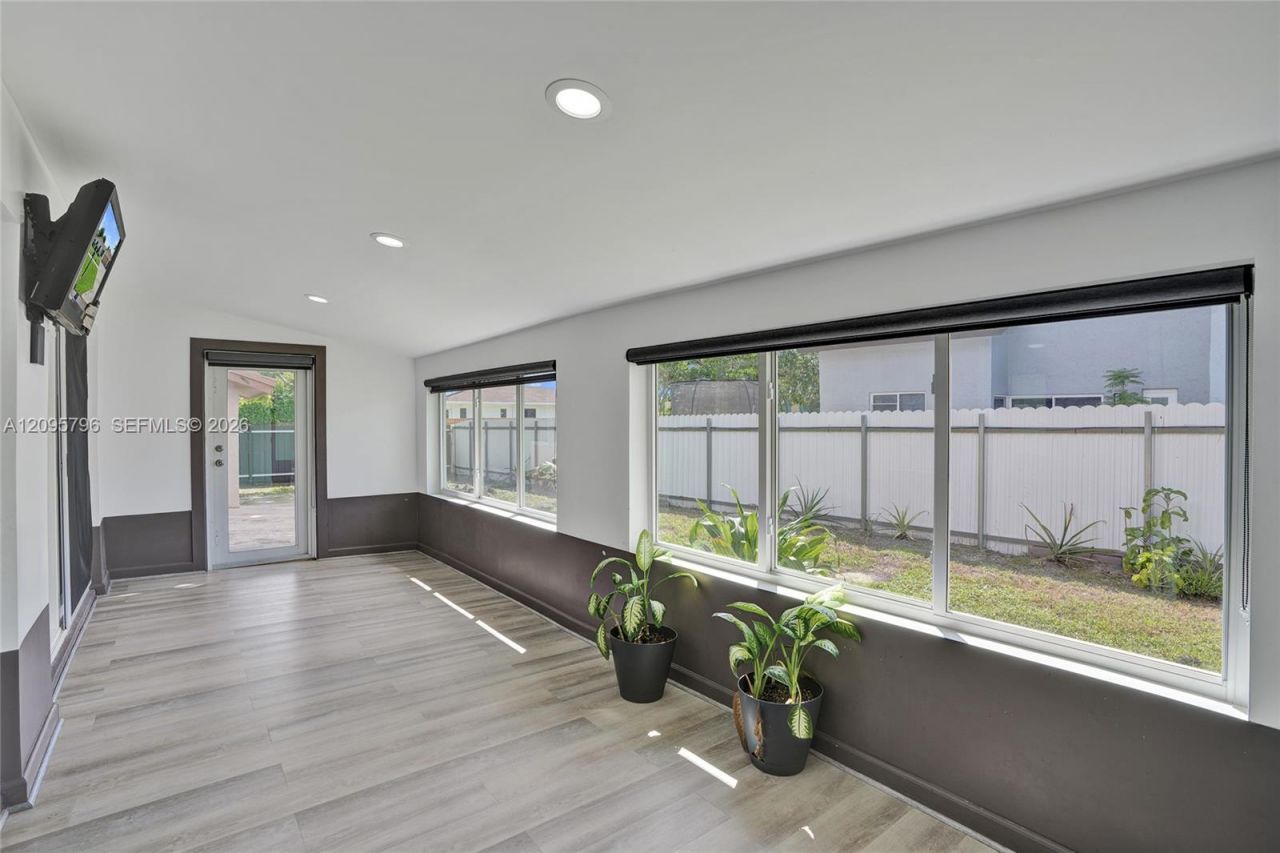 20102 NW 62nd Ave, Hialeah, FL 33015 Photo