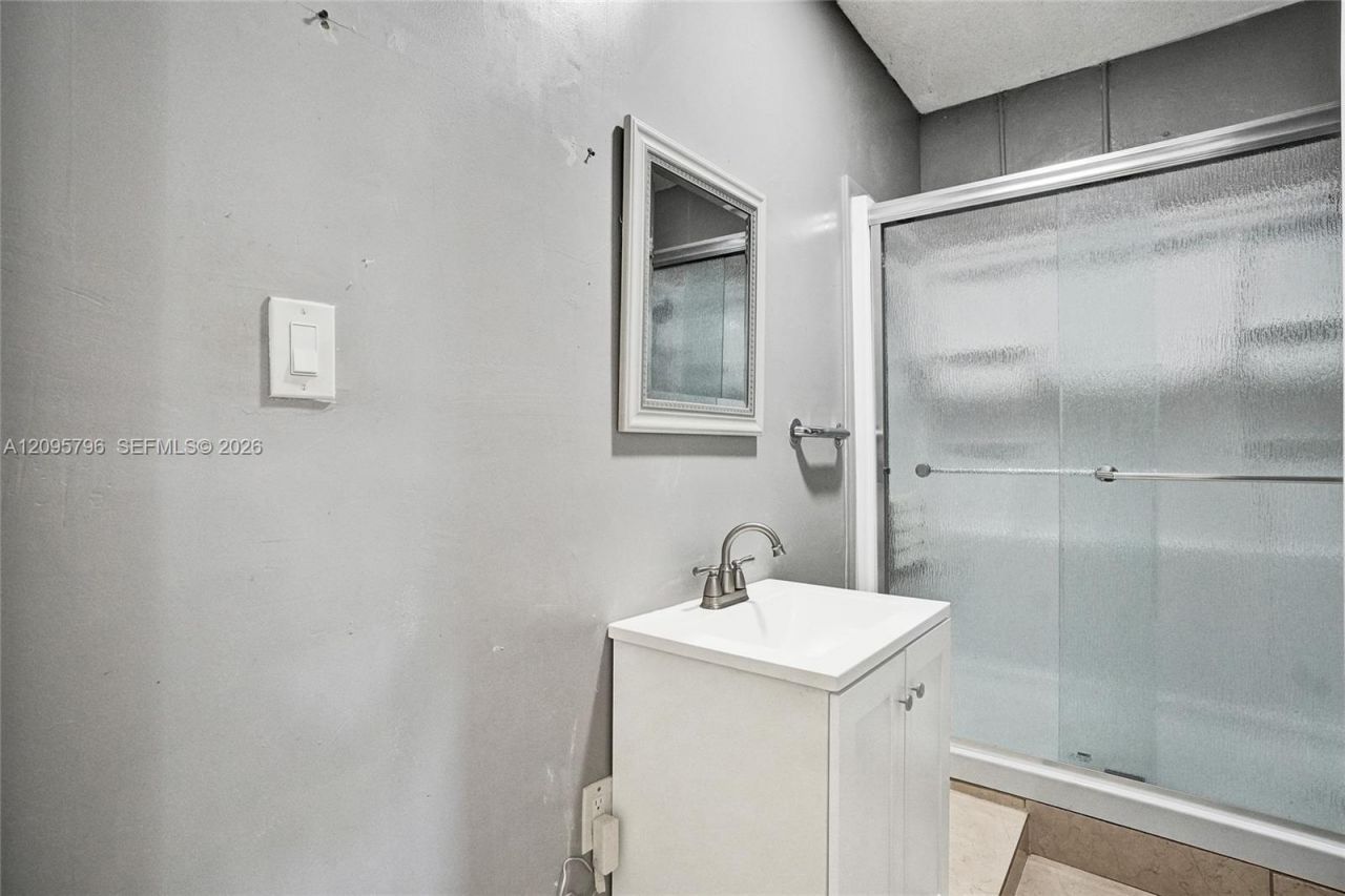 20102 NW 62nd Ave, Hialeah, FL 33015 Photo
