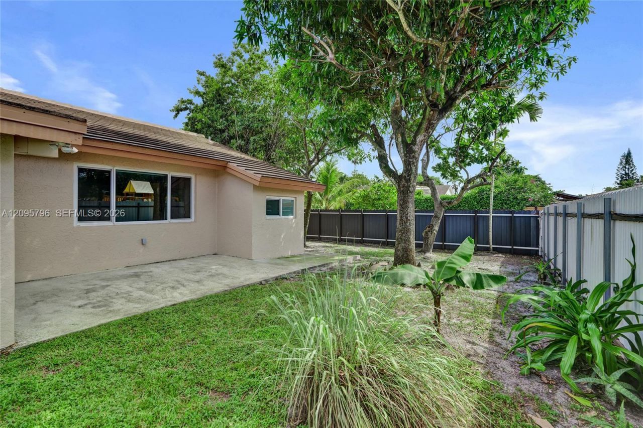 20102 NW 62nd Ave, Hialeah, FL 33015 Photo