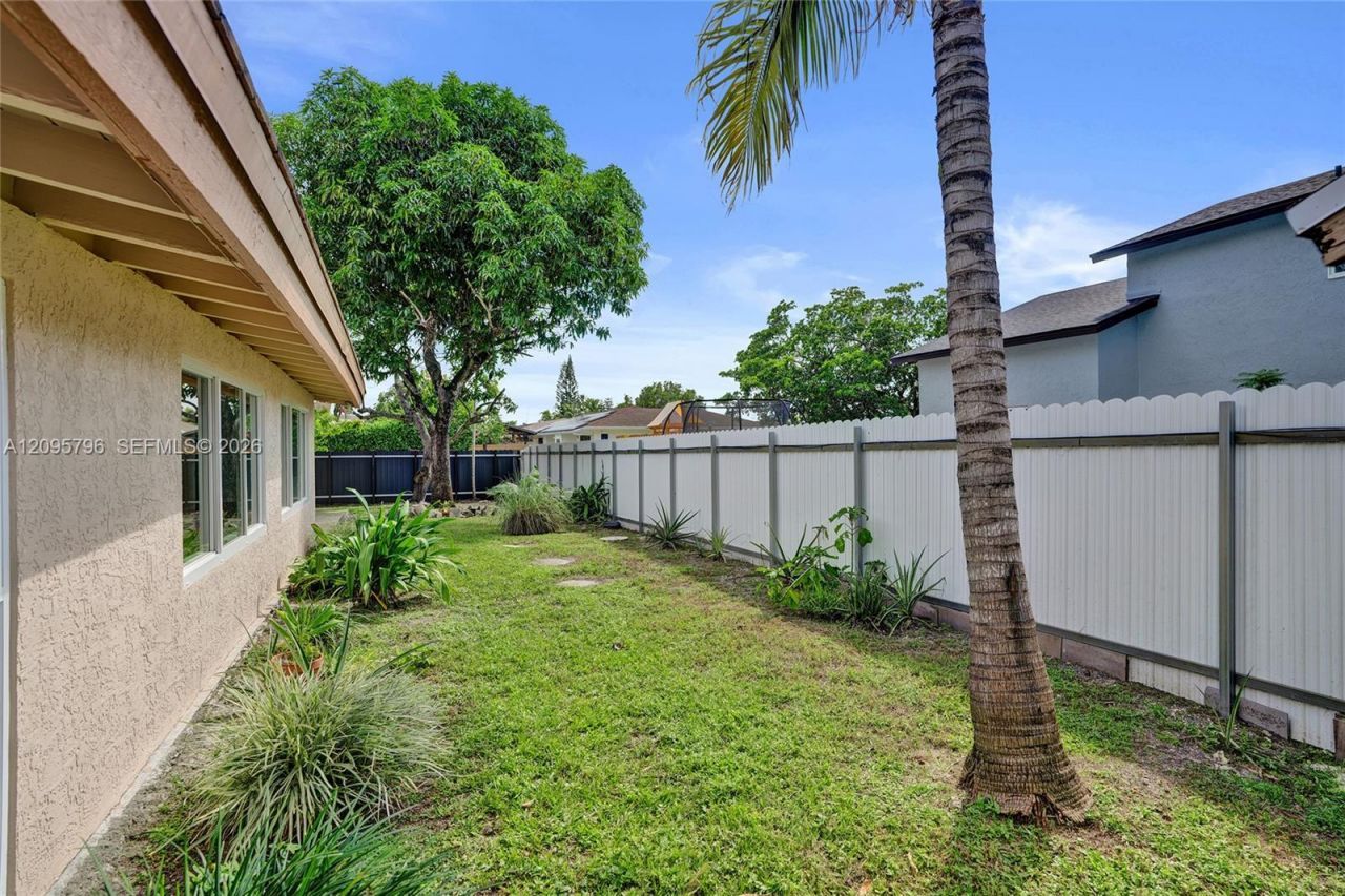 20102 NW 62nd Ave, Hialeah, FL 33015 Photo