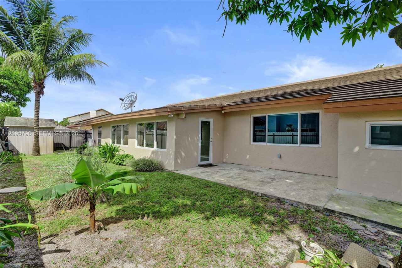 20102 NW 62nd Ave, Hialeah, FL 33015 Photo