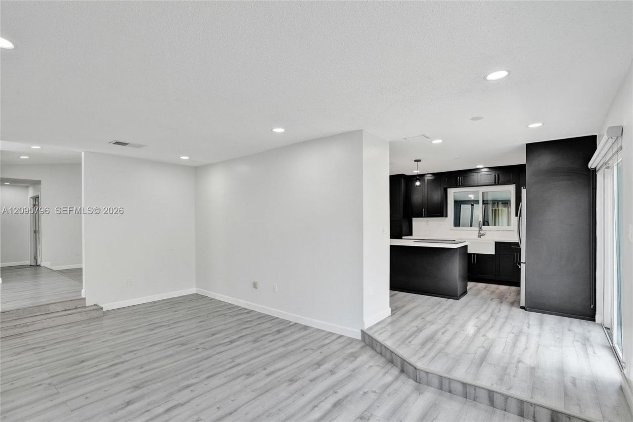 20102 NW 62nd Ave, Hialeah, FL 33015 Photo