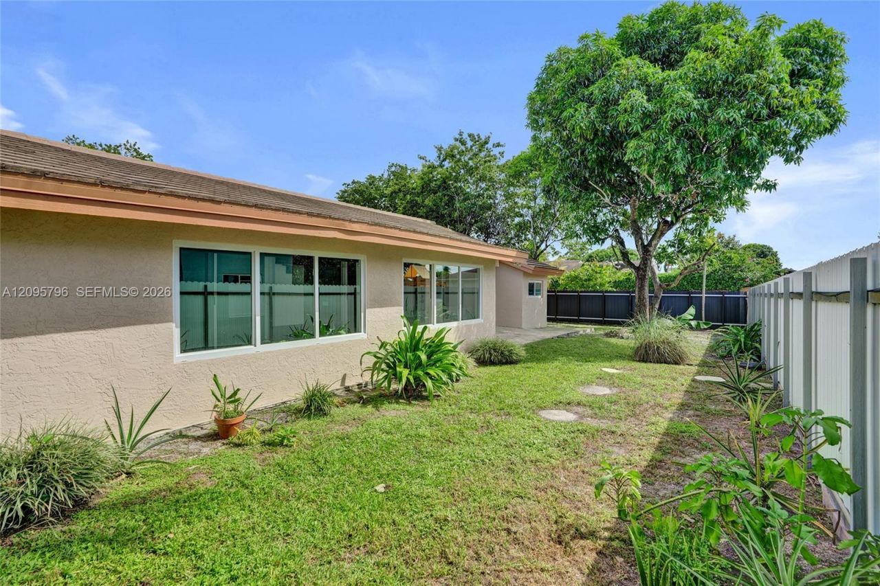 20102 NW 62nd Ave, Hialeah, FL 33015 Photo