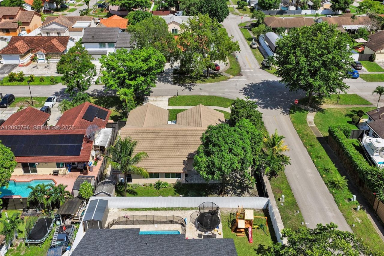 20102 NW 62nd Ave, Hialeah, FL 33015 Photo