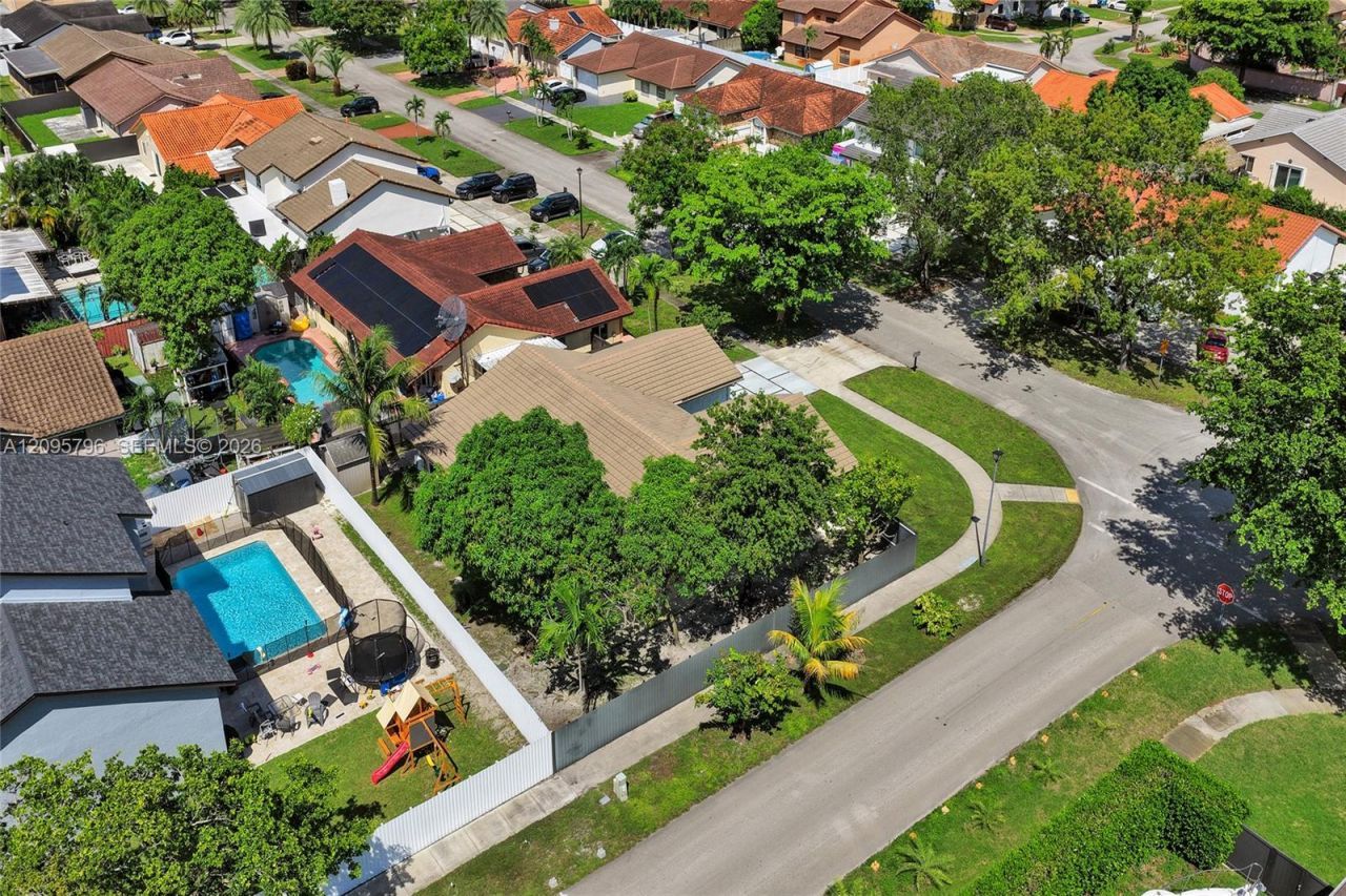 20102 NW 62nd Ave, Hialeah, FL 33015 Photo
