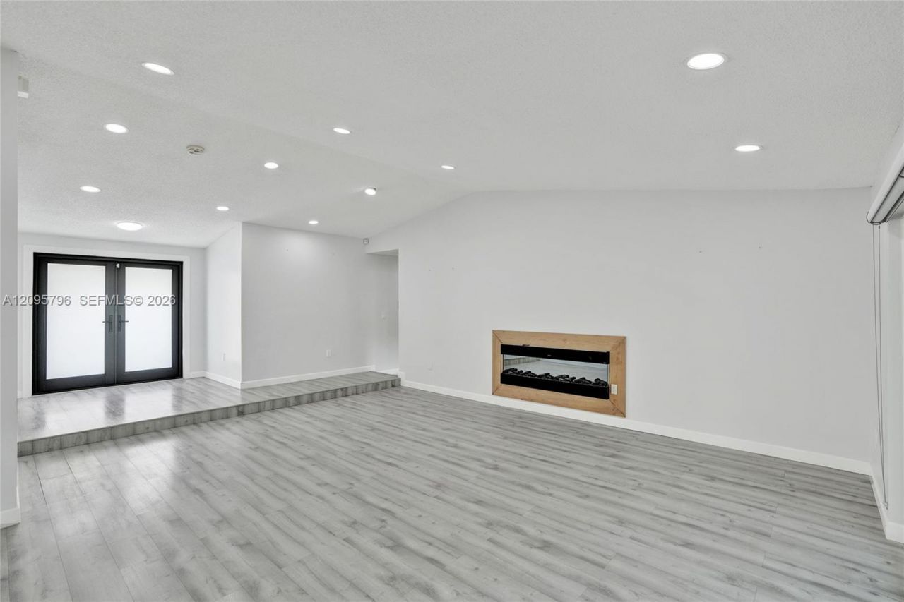 20102 NW 62nd Ave, Hialeah, FL 33015 Photo