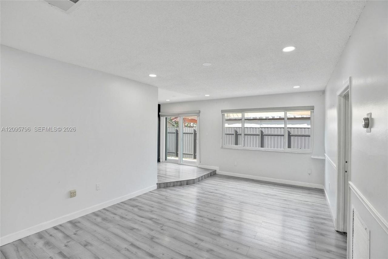 20102 NW 62nd Ave, Hialeah, FL 33015 Photo