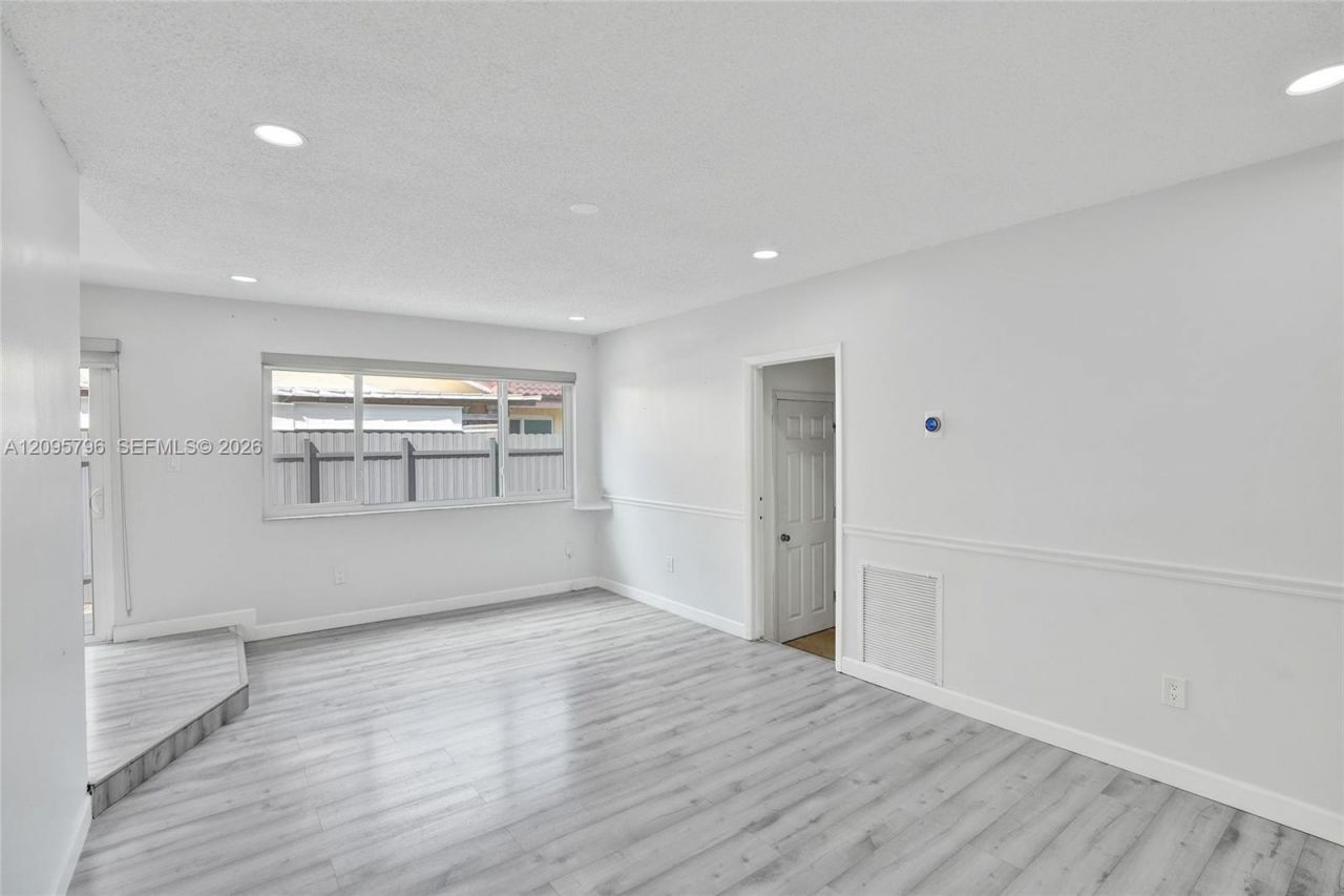 20102 NW 62nd Ave, Hialeah, FL 33015 Photo