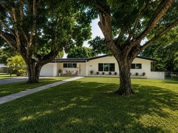 8265 SW 149th Dr , Palmetto Bay, FL 33158