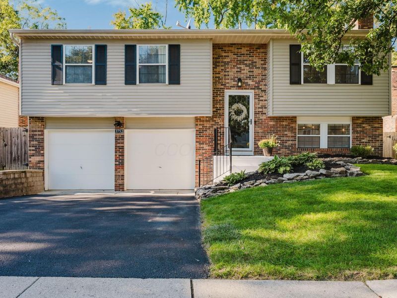 3752 Cypress Creek Drive, Columbus, OH 43228 Photo 1