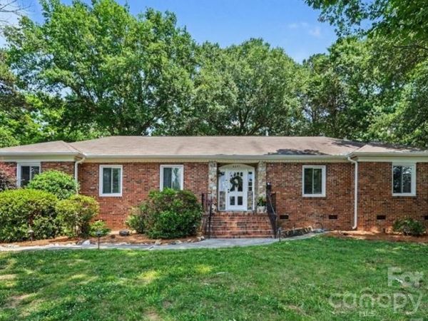 6641 Brookmeade Drive, Charlotte, NC 28226